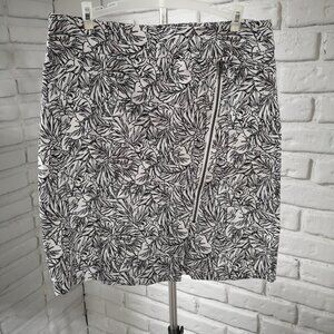 Reitmans Ladies Size 7 Pull On Style Black/White/Grey Pattern Skirt